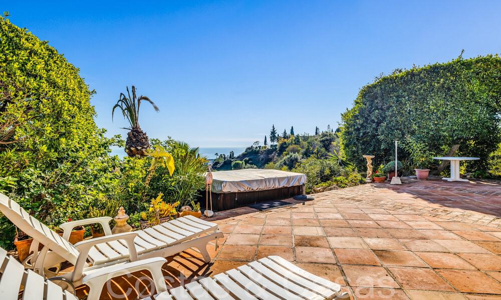 Rustic villa for sale on a spacious plot on the New Golden Mile between Marbella and Estepona 65629