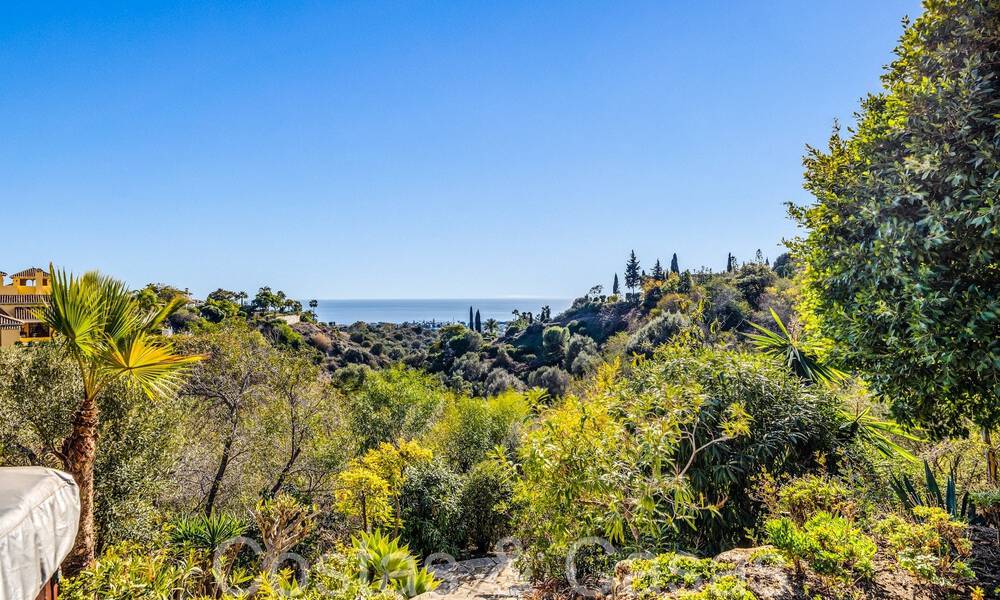 Rustic villa for sale on a spacious plot on the New Golden Mile between Marbella and Estepona 65630