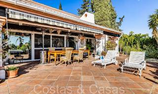 Rustic villa for sale on a spacious plot on the New Golden Mile between Marbella and Estepona 65632 