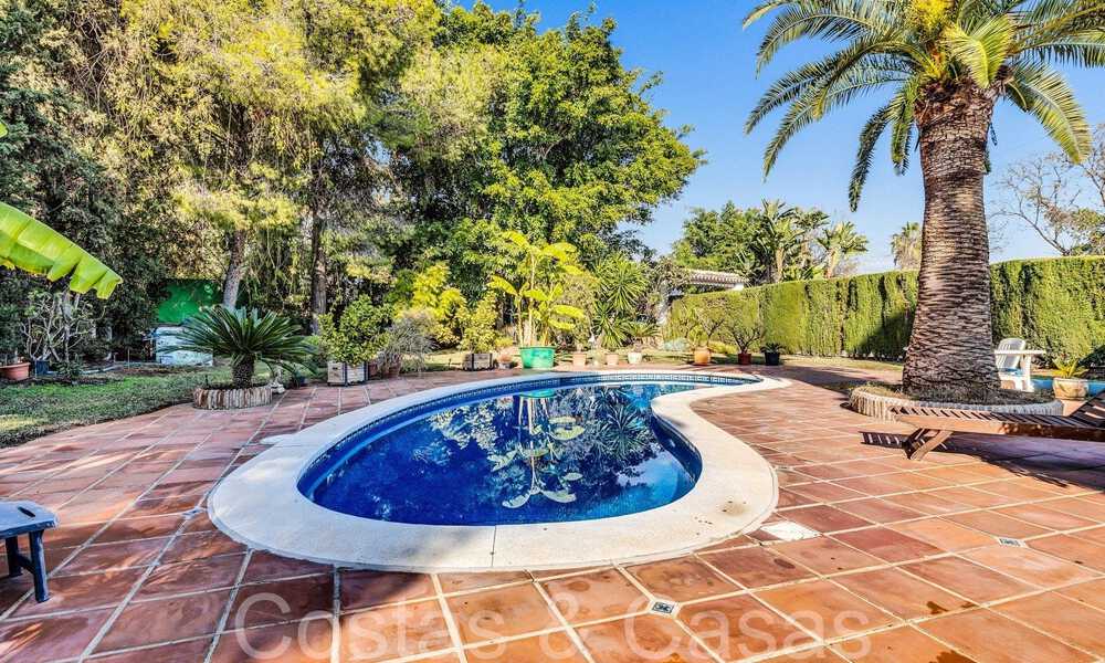 Rustic villa for sale on a spacious plot on the New Golden Mile between Marbella and Estepona 65641