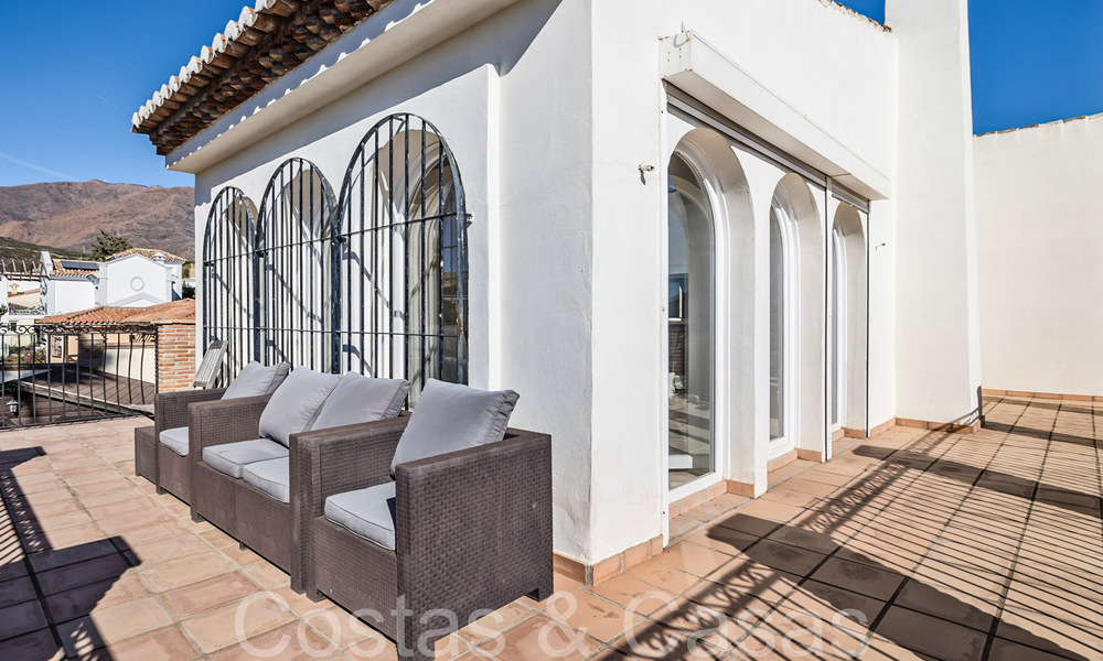 Spacious villa in Mediterranean architectural style for sale near Estepona centre 65649