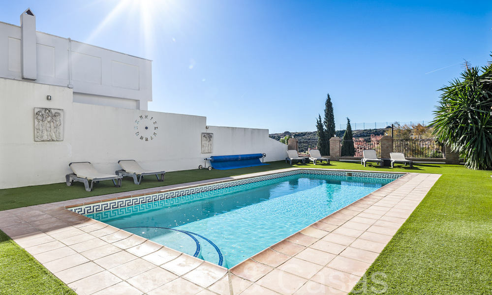 Spacious villa in Mediterranean architectural style for sale near Estepona centre 65661
