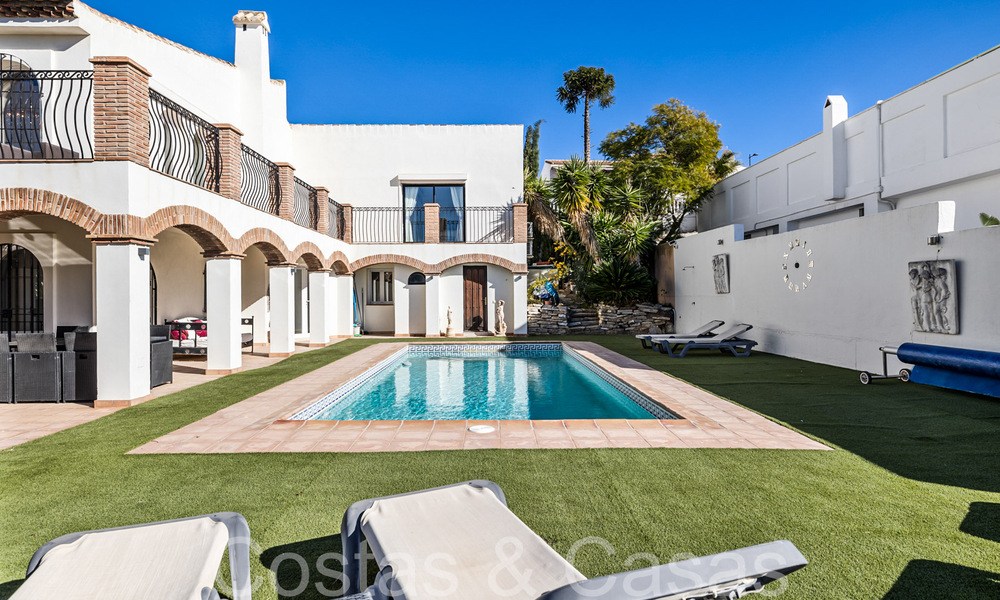 Spacious villa in Mediterranean architectural style for sale near Estepona centre 65665