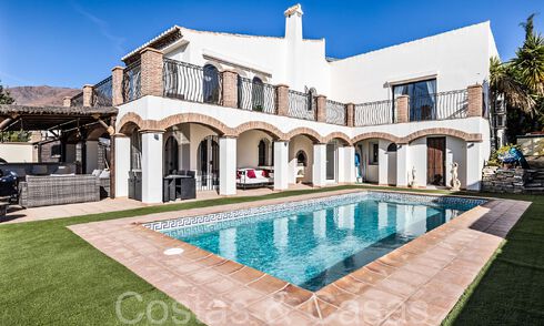 Spacious villa in Mediterranean architectural style for sale near Estepona centre 65666