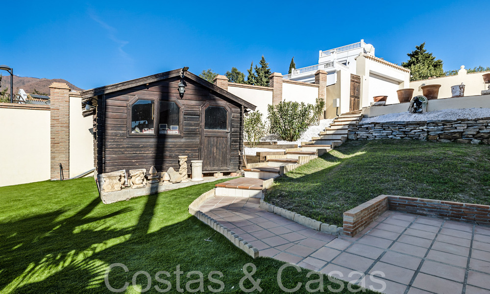 Spacious villa in Mediterranean architectural style for sale near Estepona centre 65670