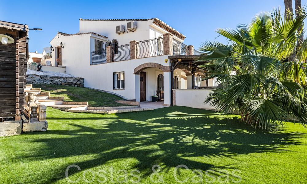 Spacious villa in Mediterranean architectural style for sale near Estepona centre 65676