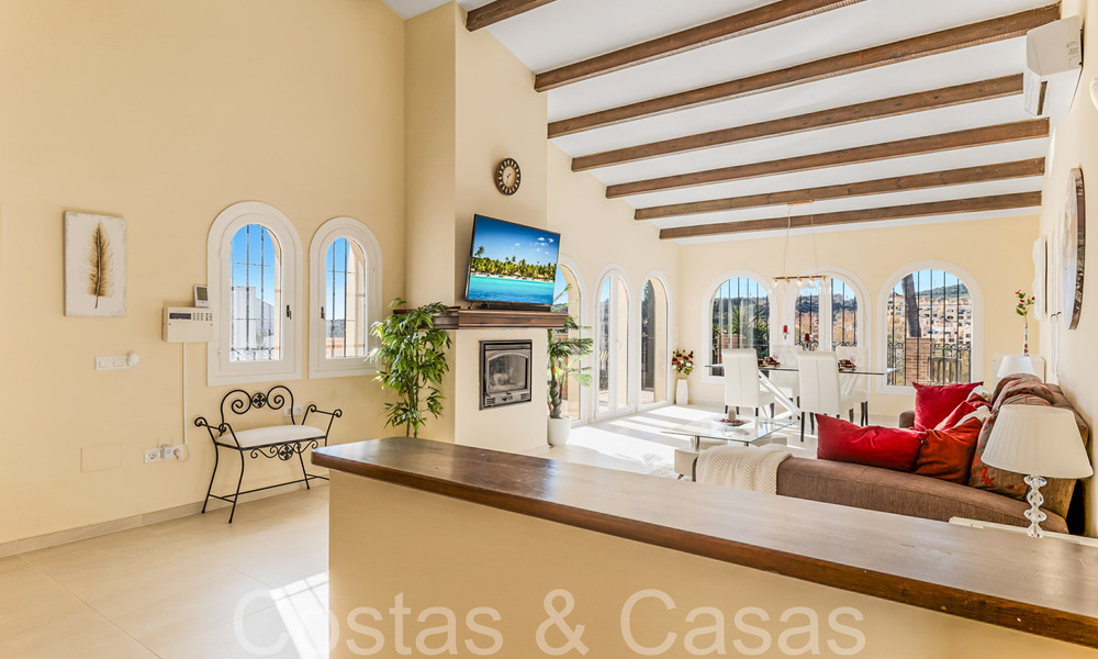 Spacious villa in Mediterranean architectural style for sale near Estepona centre 65680