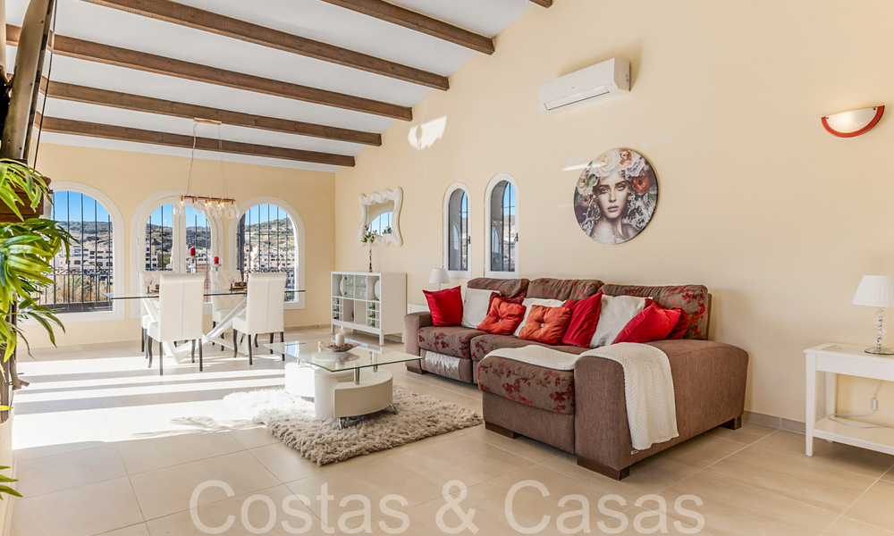 Spacious villa in Mediterranean architectural style for sale near Estepona centre 65681