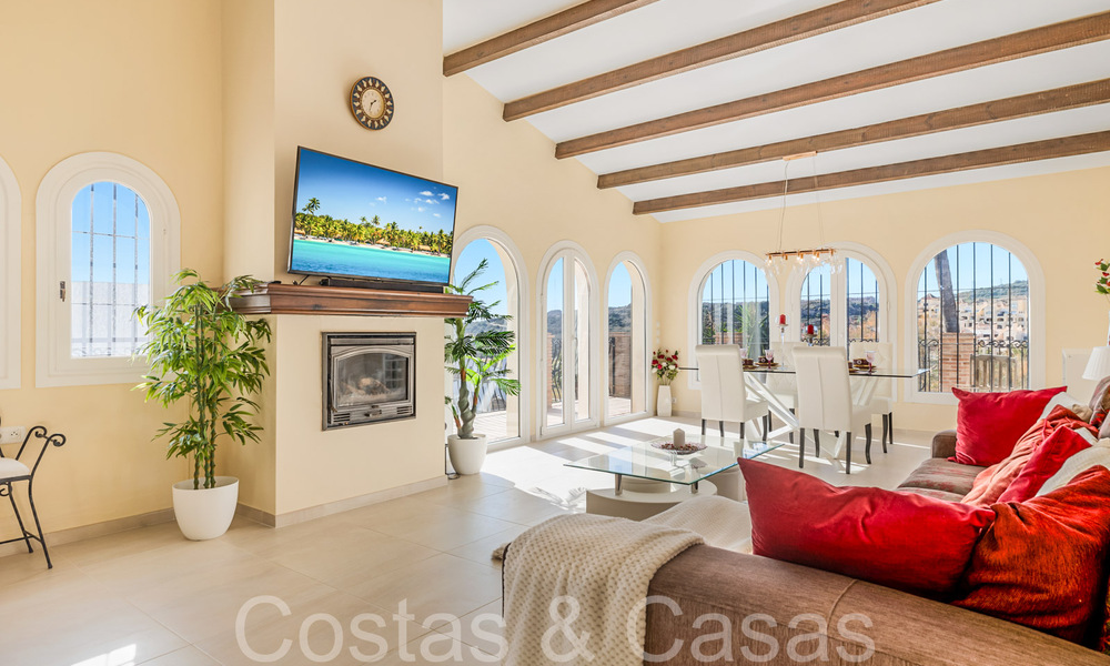 Spacious villa in Mediterranean architectural style for sale near Estepona centre 65682