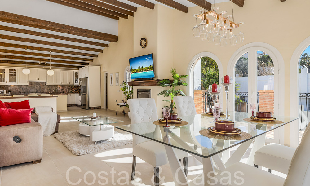 Spacious villa in Mediterranean architectural style for sale near Estepona centre 65683