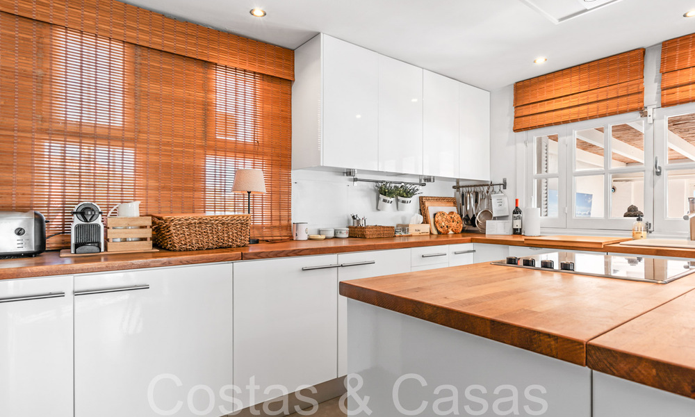 Trendy beach house for sale with stunning sea views in a first line beach complex close to Estepona town 65406