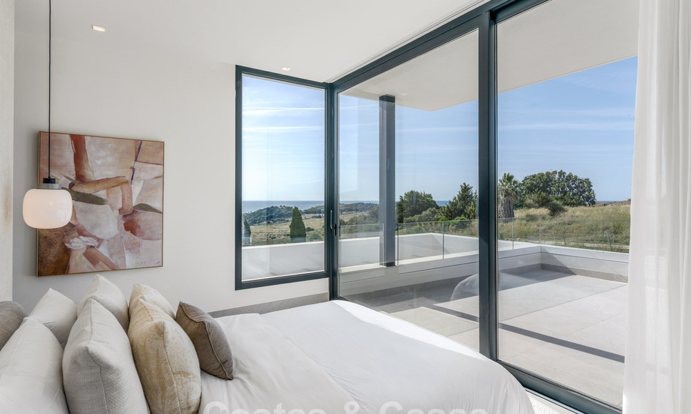 New, modern, detached luxury villas for sale adjacent to the golf course in Estepona 800217