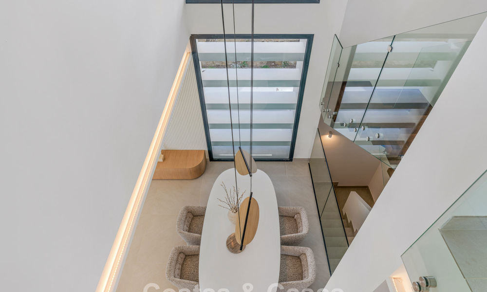 New, modern, detached luxury villas for sale adjacent to the golf course in Estepona 800218