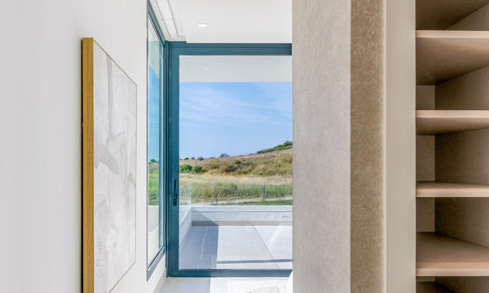 New, modern, detached luxury villas for sale adjacent to the golf course in Estepona 800220