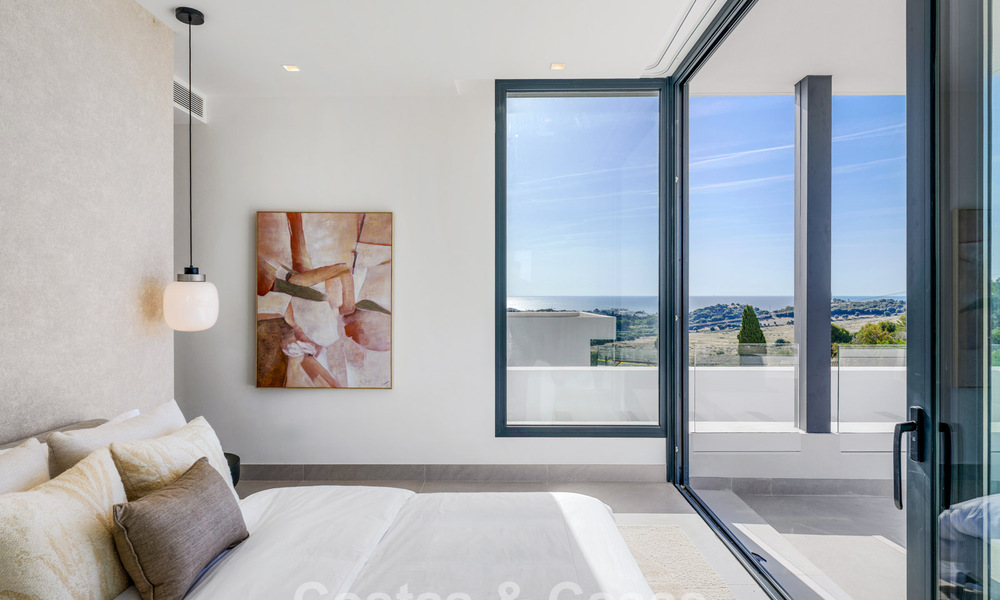 New, modern, detached luxury villas for sale adjacent to the golf course in Estepona 800222