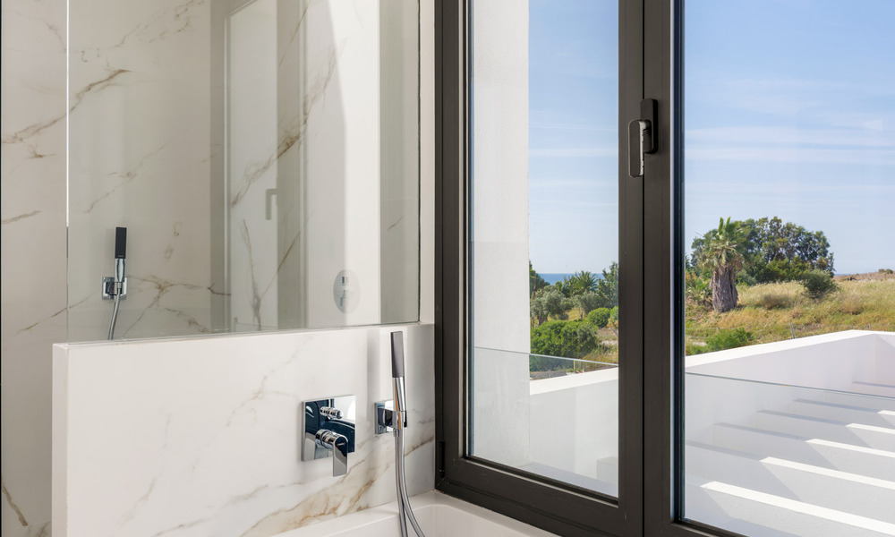 New, modern, detached luxury villas for sale adjacent to the golf course in Estepona 800224