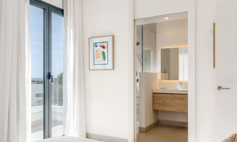 New, modern, detached luxury villas for sale adjacent to the golf course in Estepona 800225
