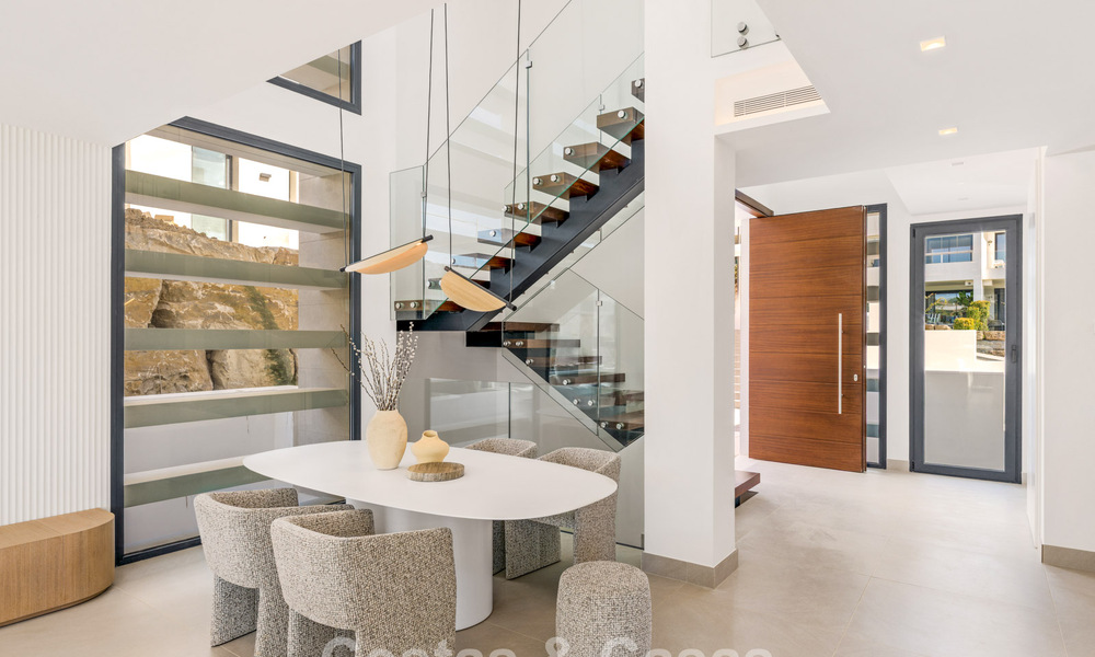 New, modern, detached luxury villas for sale adjacent to the golf course in Estepona 800229