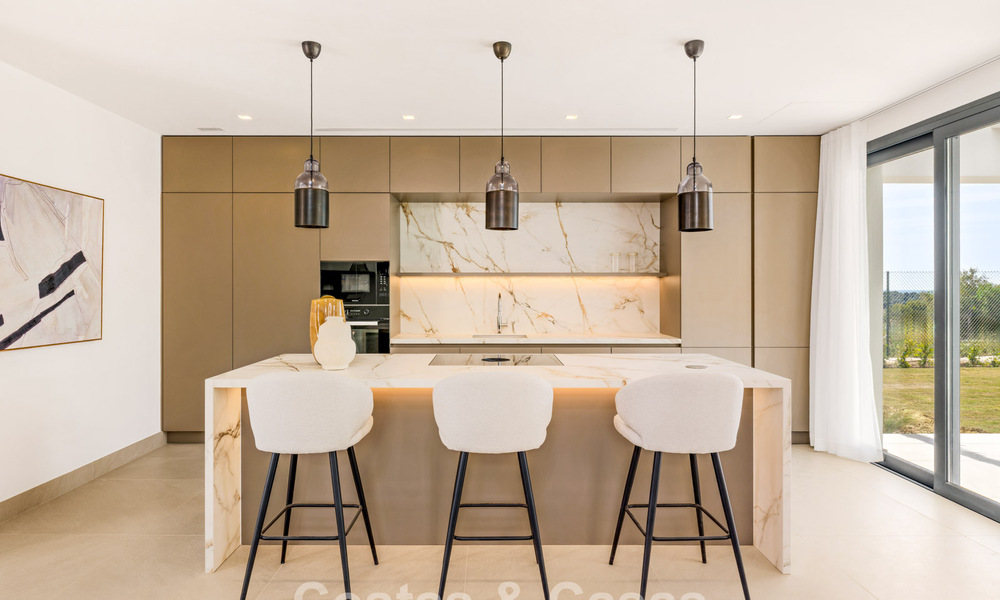New, modern, detached luxury villas for sale adjacent to the golf course in Estepona 800232