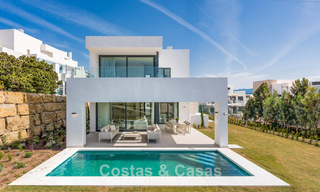 New, modern, detached luxury villas for sale adjacent to the golf course in Estepona 800233 