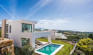 New, modern, detached luxury villas for sale adjacent to the golf course in Estepona 800235 