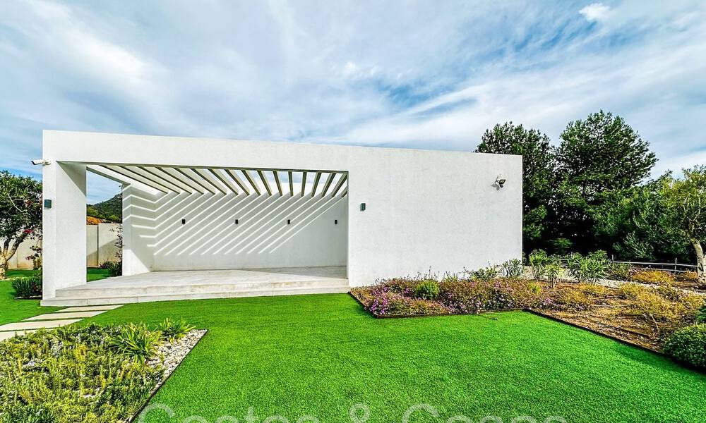 Ready to move in, single storey, minimalistic style, luxury villa for sale in a secure urbanization of Marbella - Benahavis 65476