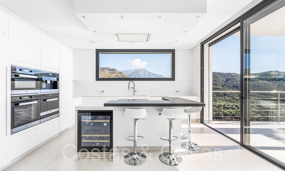 Modernist luxury villa for sale in a gated urbanization in La Quinta, Marbella - Benahavis 65694