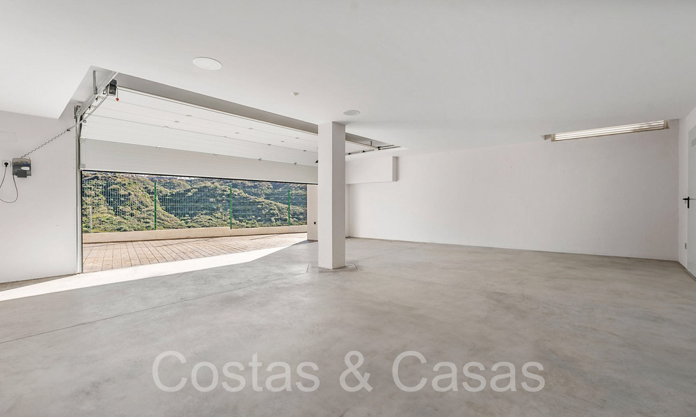 Modernist luxury villa for sale in a gated urbanization in La Quinta, Marbella - Benahavis 65703