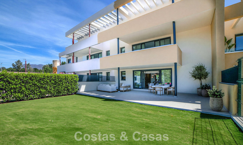 New build apartments with avant-garde design for sale, front line golf in Casares, Costa del Sol 798999