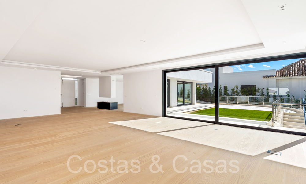 New villa with modern architectural style for sale in Nueva Andalucia's golf valley, Marbella 65894