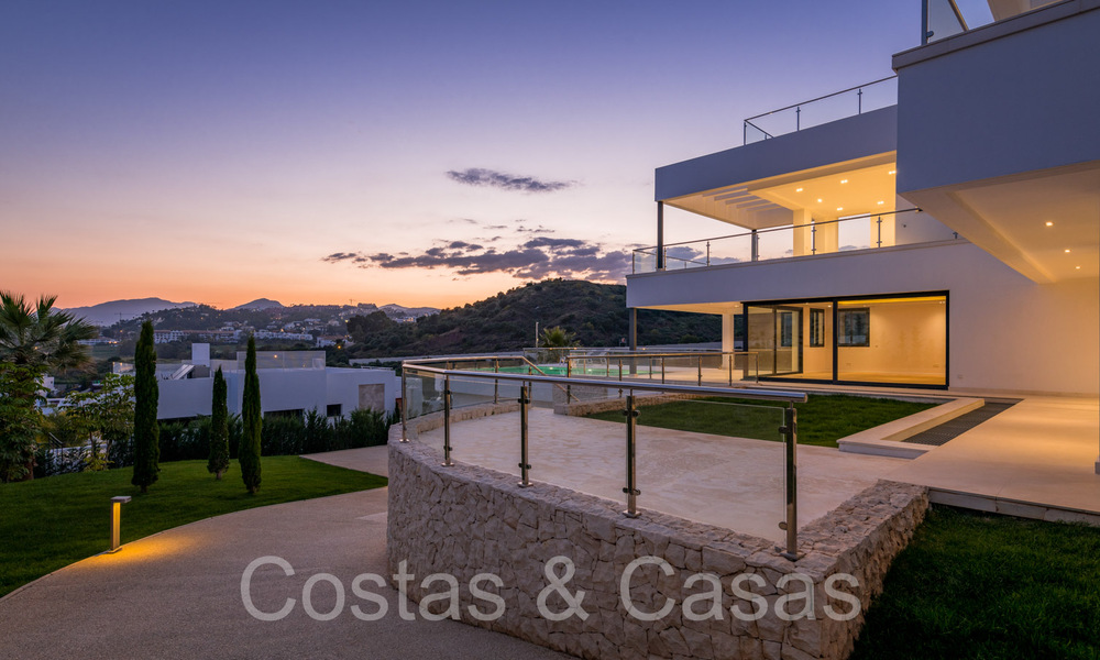 New villa with modern architectural style for sale in Nueva Andalucia's golf valley, Marbella 65923