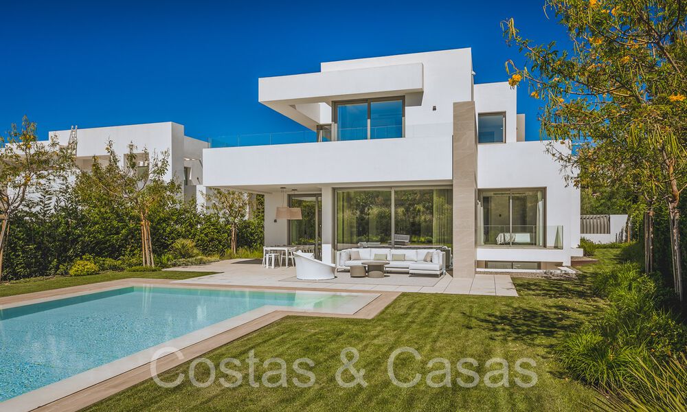 Sophisticated new build villas for sale on the New Golden Mile between Marbella and Estepona 66093