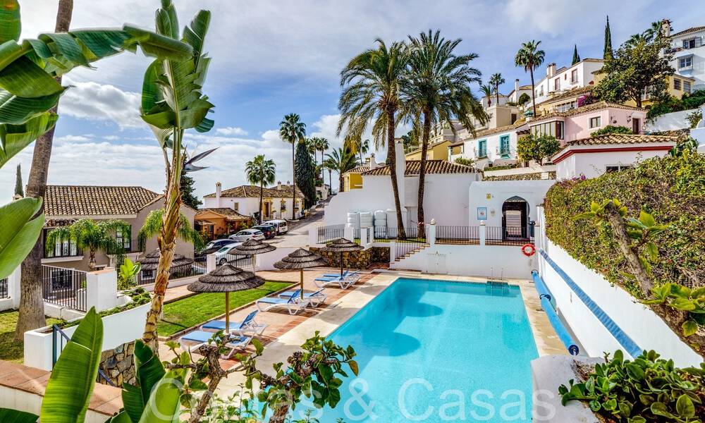 Picturesque townhouse with sea views and independent studio for sale in a gated community the hills of Marbella - Benahavis 65944