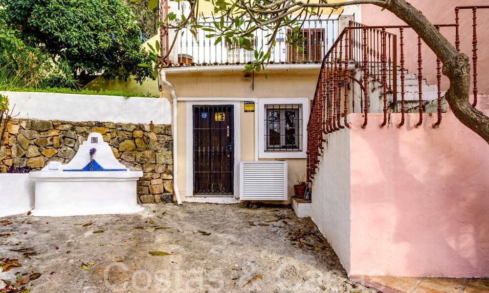 Picturesque townhouse with sea views and independent studio for sale in a gated community the hills of Marbella - Benahavis 65950