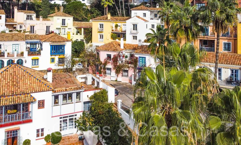 Picturesque townhouse with sea views and independent studio for sale in a gated community the hills of Marbella - Benahavis 65972