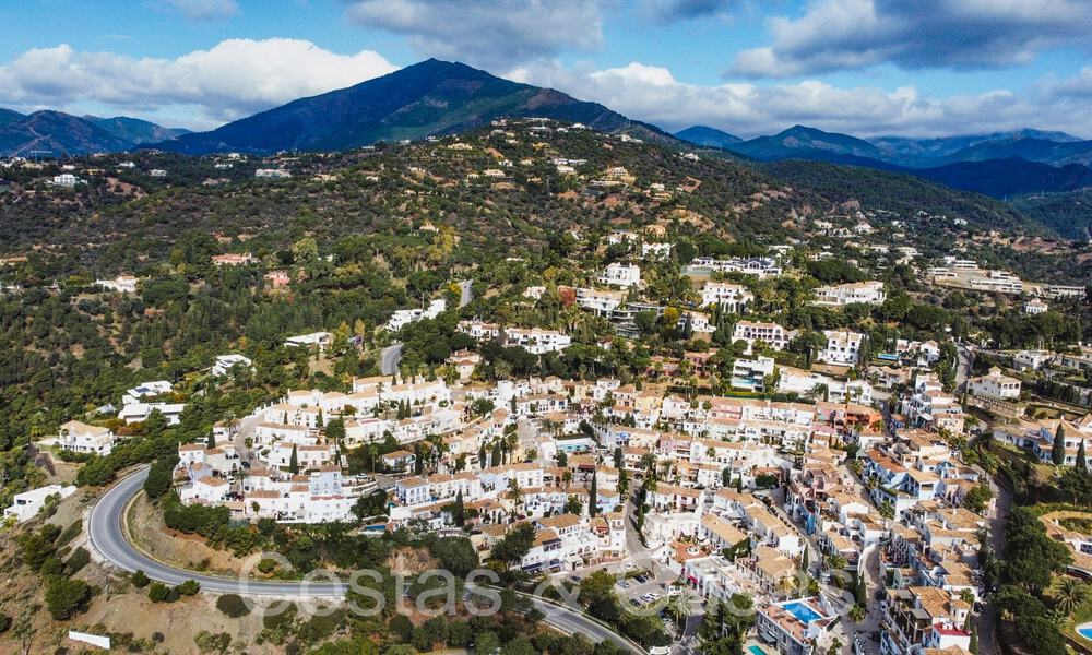 Picturesque townhouse with sea views and independent studio for sale in a gated community the hills of Marbella - Benahavis 65976