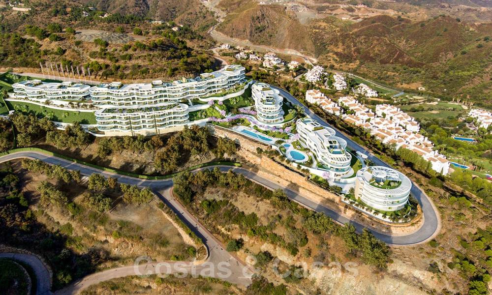 Magnificent apartment with private garden for sale in a boutique complex in Benahavis - Marbella 65981