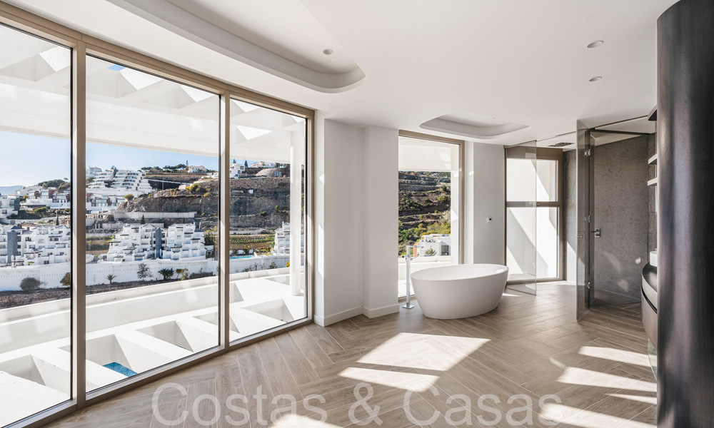 First class apartment with phenomenal sea views for sale in Benahavis - Marbella 65874