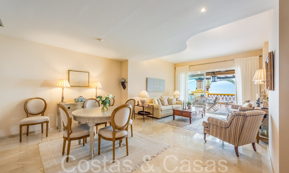 Spacious apartment for sale in a gated beach complex with unobstructed sea views east of Marbella centre 66028