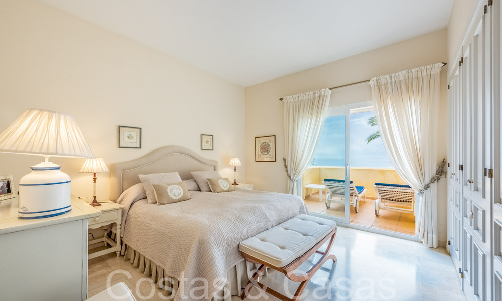 Spacious apartment for sale in a gated beach complex with unobstructed sea views east of Marbella centre 66040
