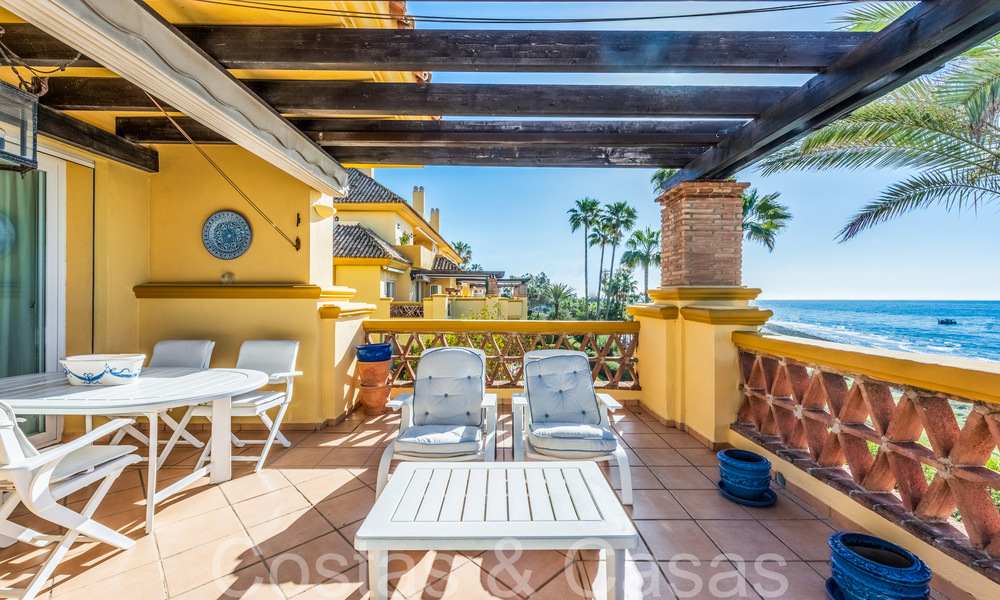 Spacious apartment for sale in a gated beach complex with unobstructed sea views east of Marbella centre 66051