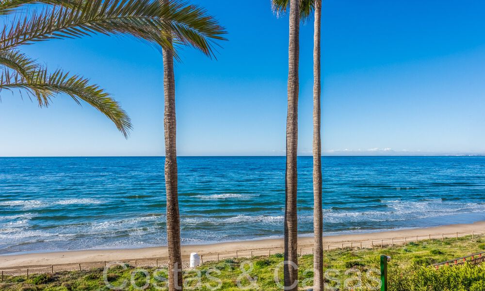 Spacious apartment for sale in a gated beach complex with unobstructed sea views east of Marbella centre 66053