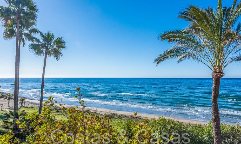 Spacious apartment for sale in a gated beach complex with unobstructed sea views east of Marbella centre 66058