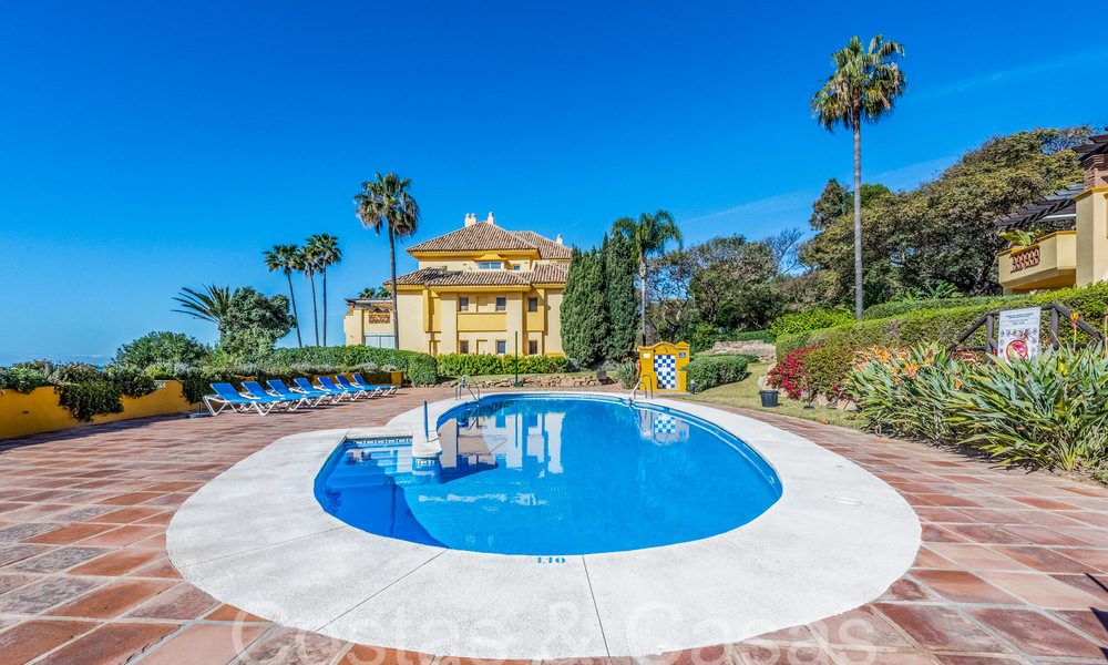 Spacious apartment for sale in a gated beach complex with unobstructed sea views east of Marbella centre 66061