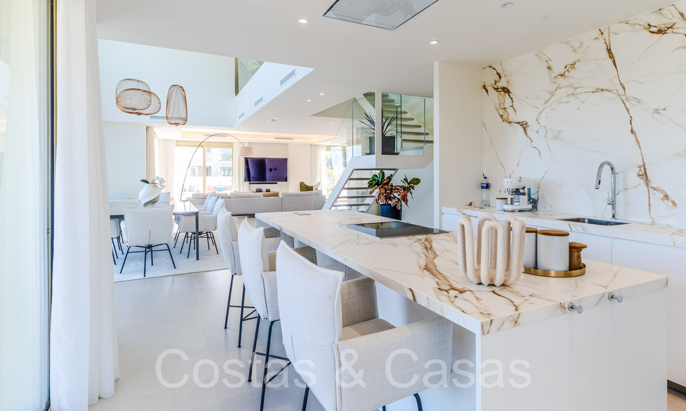 Ultra luxurious penthouse with private pool for sale in the centre of Marbella's Golden Mile 66165