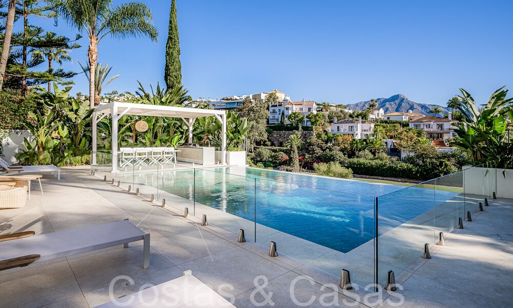 Spacious, high-quality luxury villa for sale a stone's throw from the golf course in Marbella - Benahavis 66186