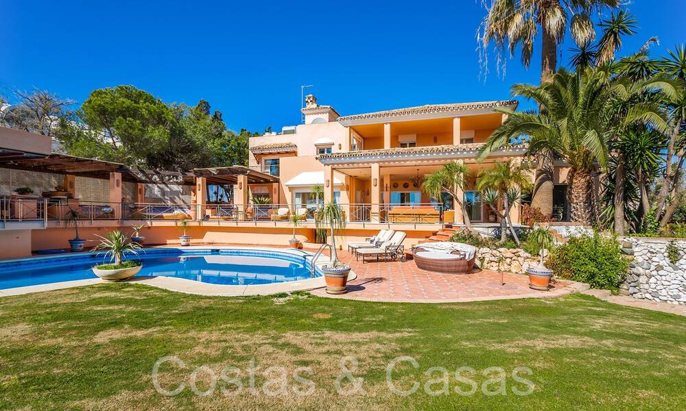 Andalusian villa for sale right on the beach, on the New Golden Mile between Marbella and Estepona 66246