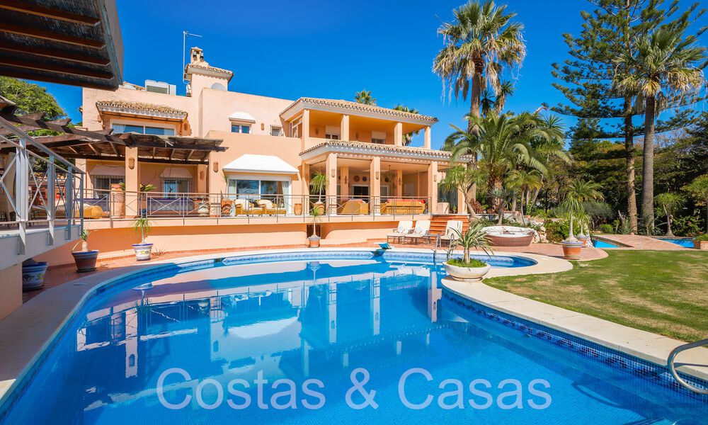 Andalusian villa for sale right on the beach, on the New Golden Mile between Marbella and Estepona 66247