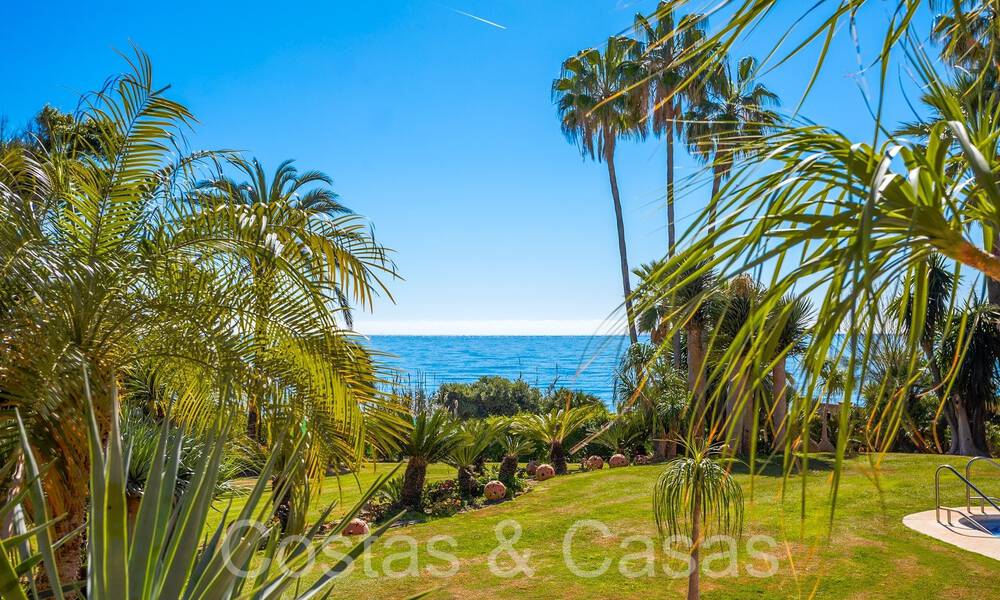 Andalusian villa for sale right on the beach, on the New Golden Mile between Marbella and Estepona 66251