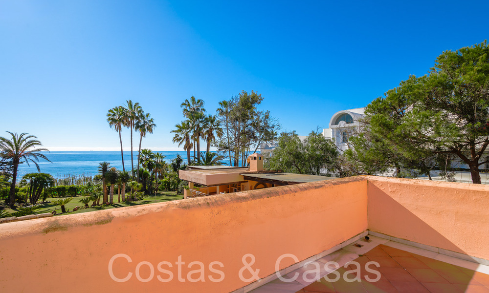 Andalusian villa for sale right on the beach, on the New Golden Mile between Marbella and Estepona 66257